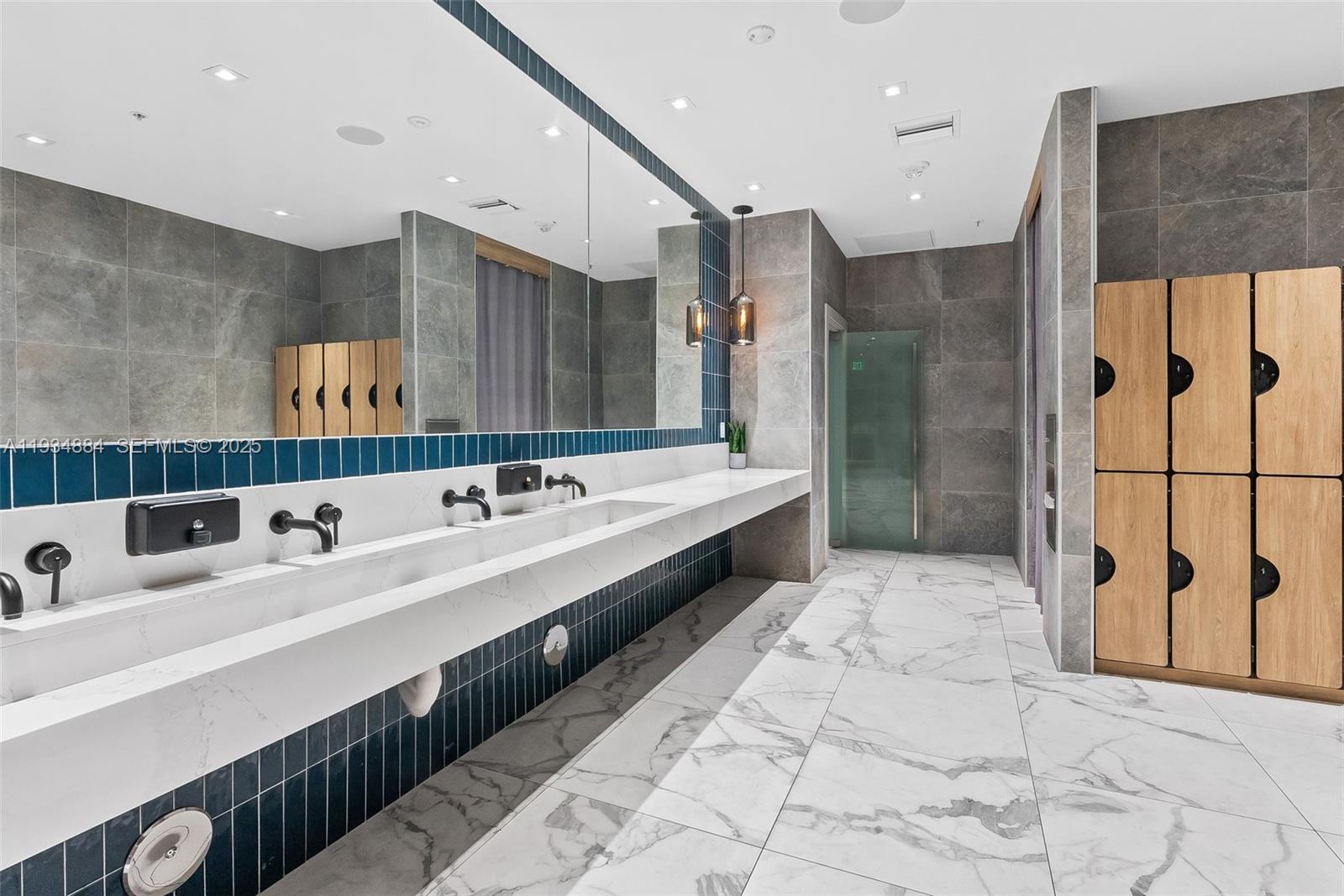 IVY CONDO - Residential