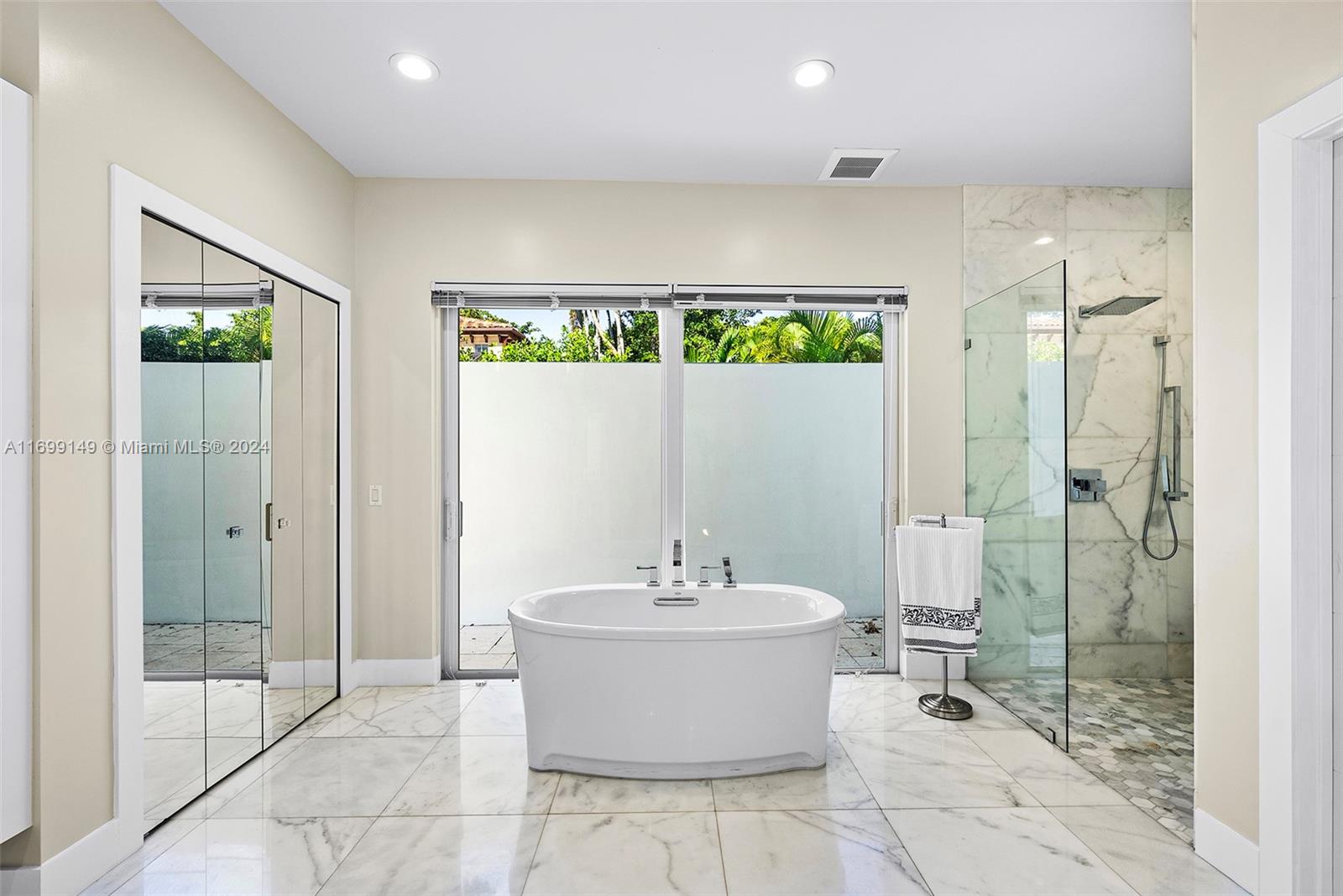 CORAL GROVES - Residential