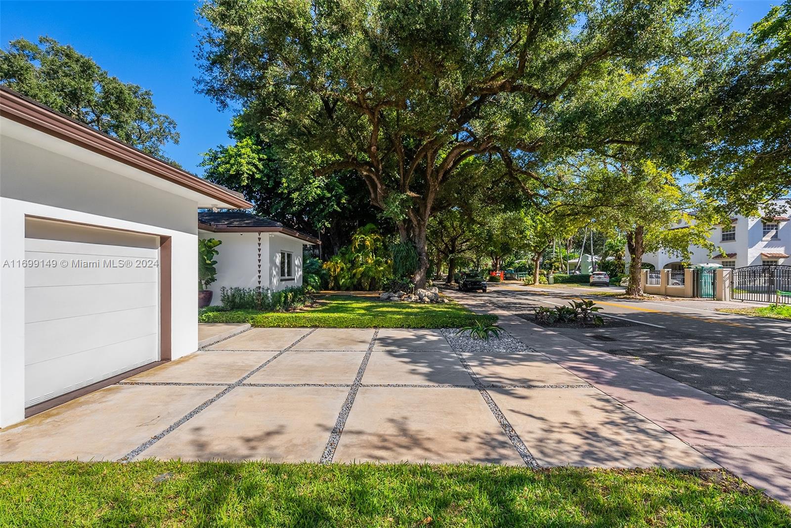 CORAL GROVES - Residential