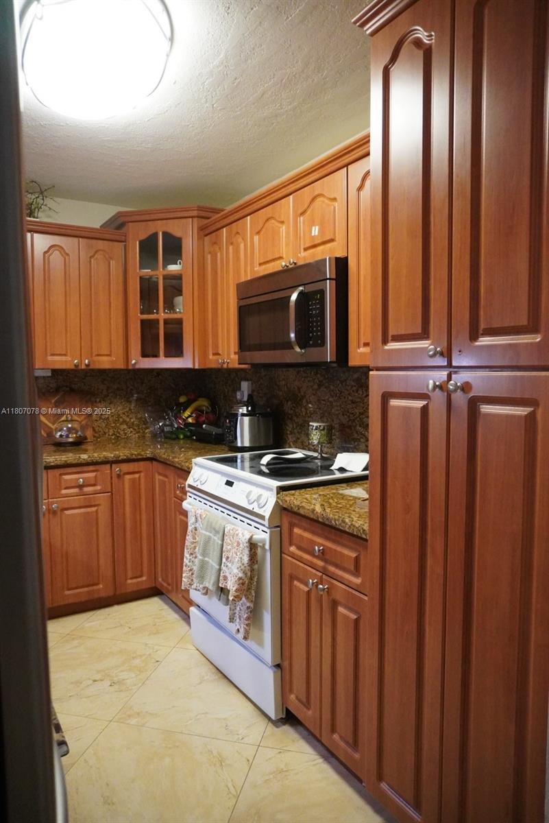 LAKES OF ACADIA UNIT 3 TH - Residential