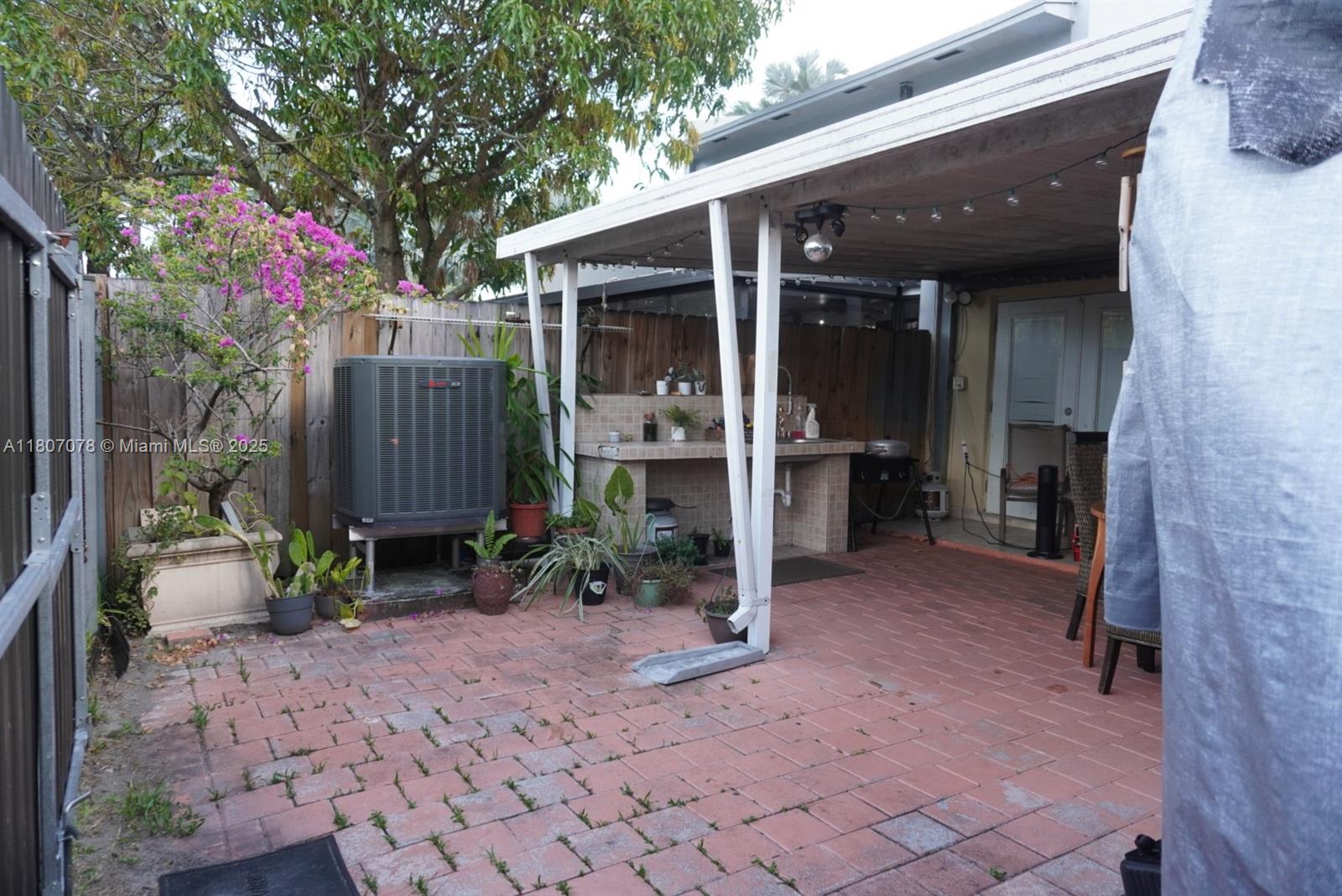 LAKES OF ACADIA UNIT 3 TH - Residential