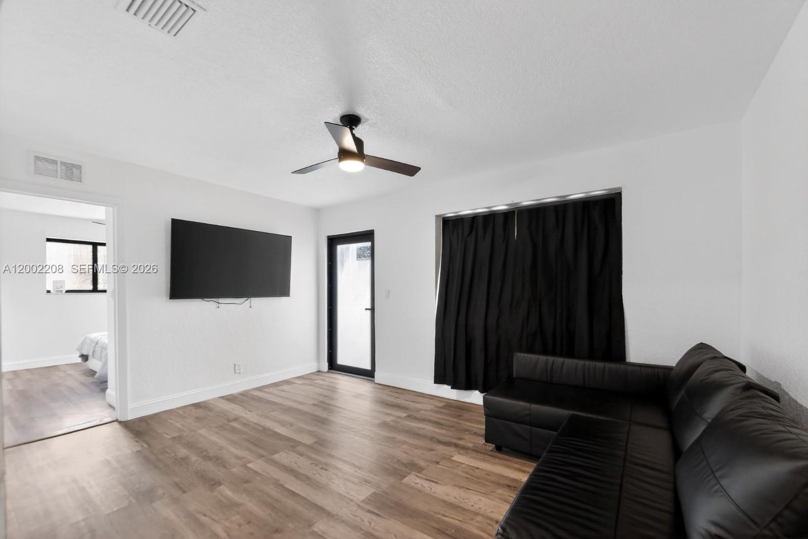 LAUDERDALE HOMESITES FIRS - Residential Lease