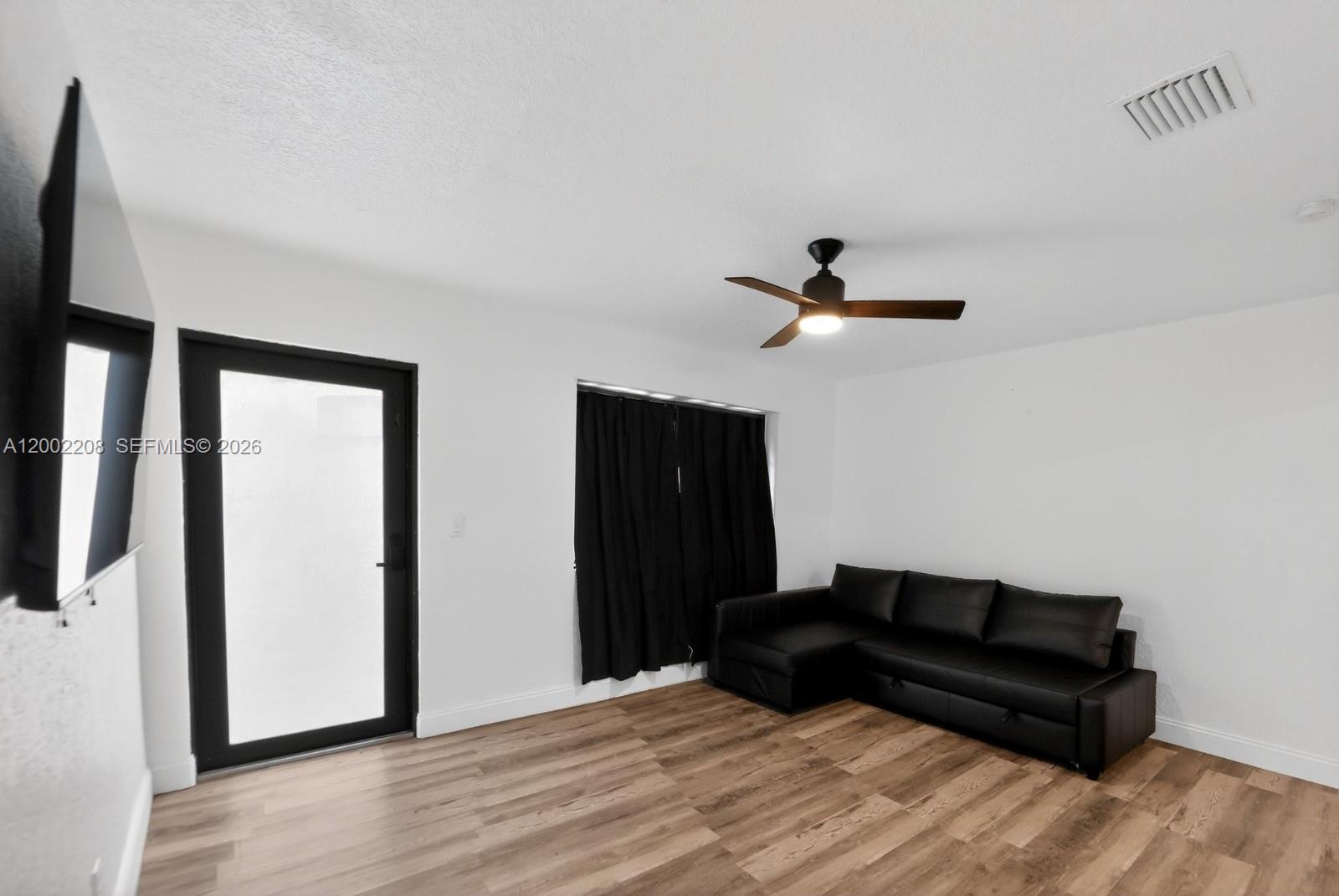 LAUDERDALE HOMESITES FIRS - Residential Lease