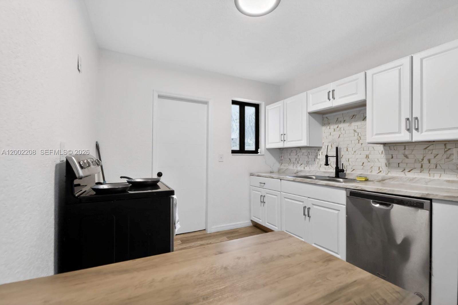 LAUDERDALE HOMESITES FIRS - Residential Lease