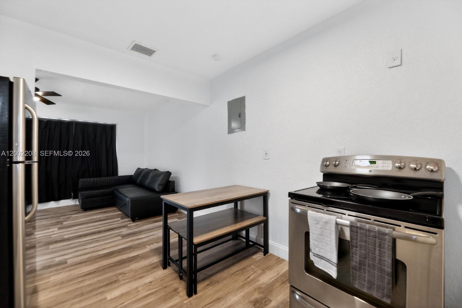 LAUDERDALE HOMESITES FIRS - Residential Lease