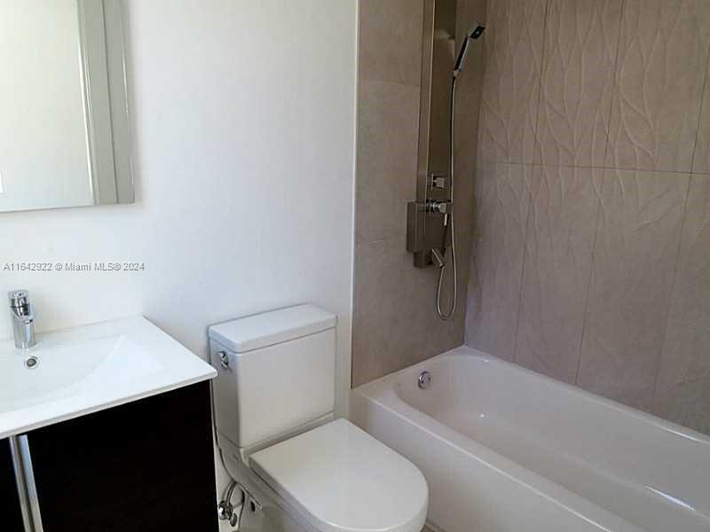 551/557 MICHIGAN CONDO - Residential