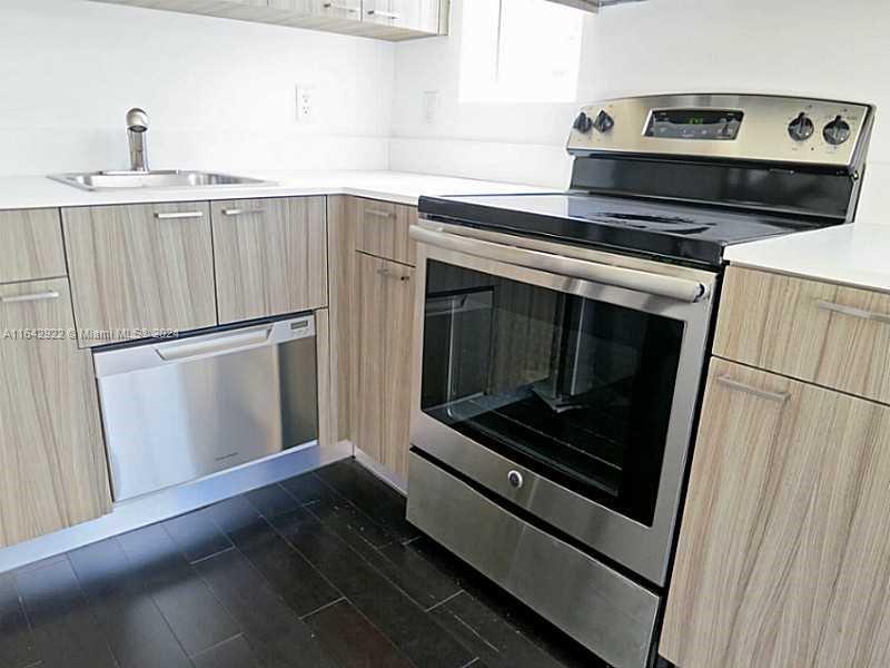 551/557 MICHIGAN CONDO - Residential
