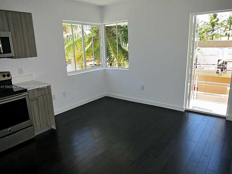 551/557 MICHIGAN CONDO - Residential