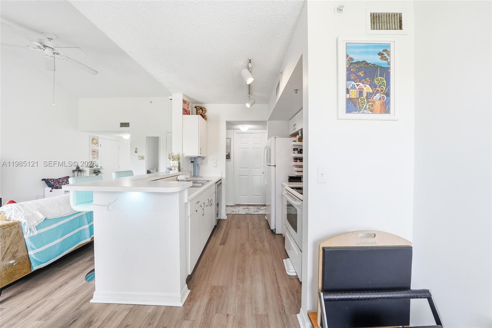 ROYAL GRAND CONDO - Residential