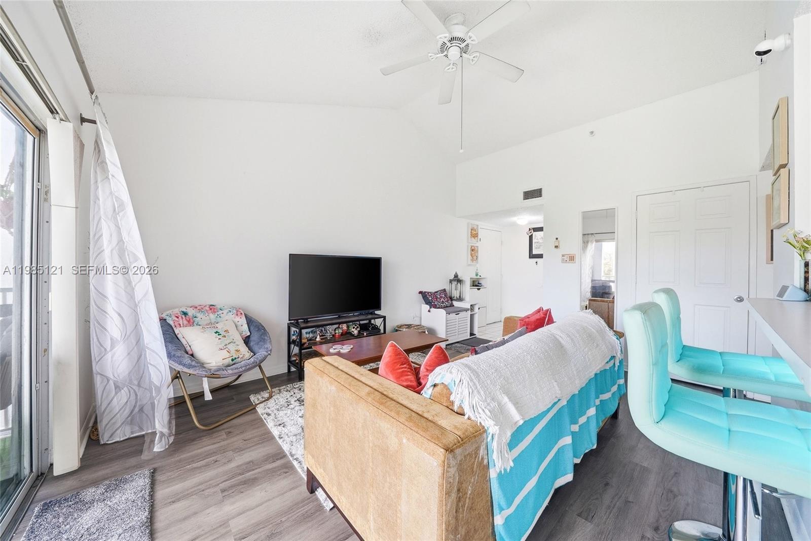 ROYAL GRAND CONDO - Residential