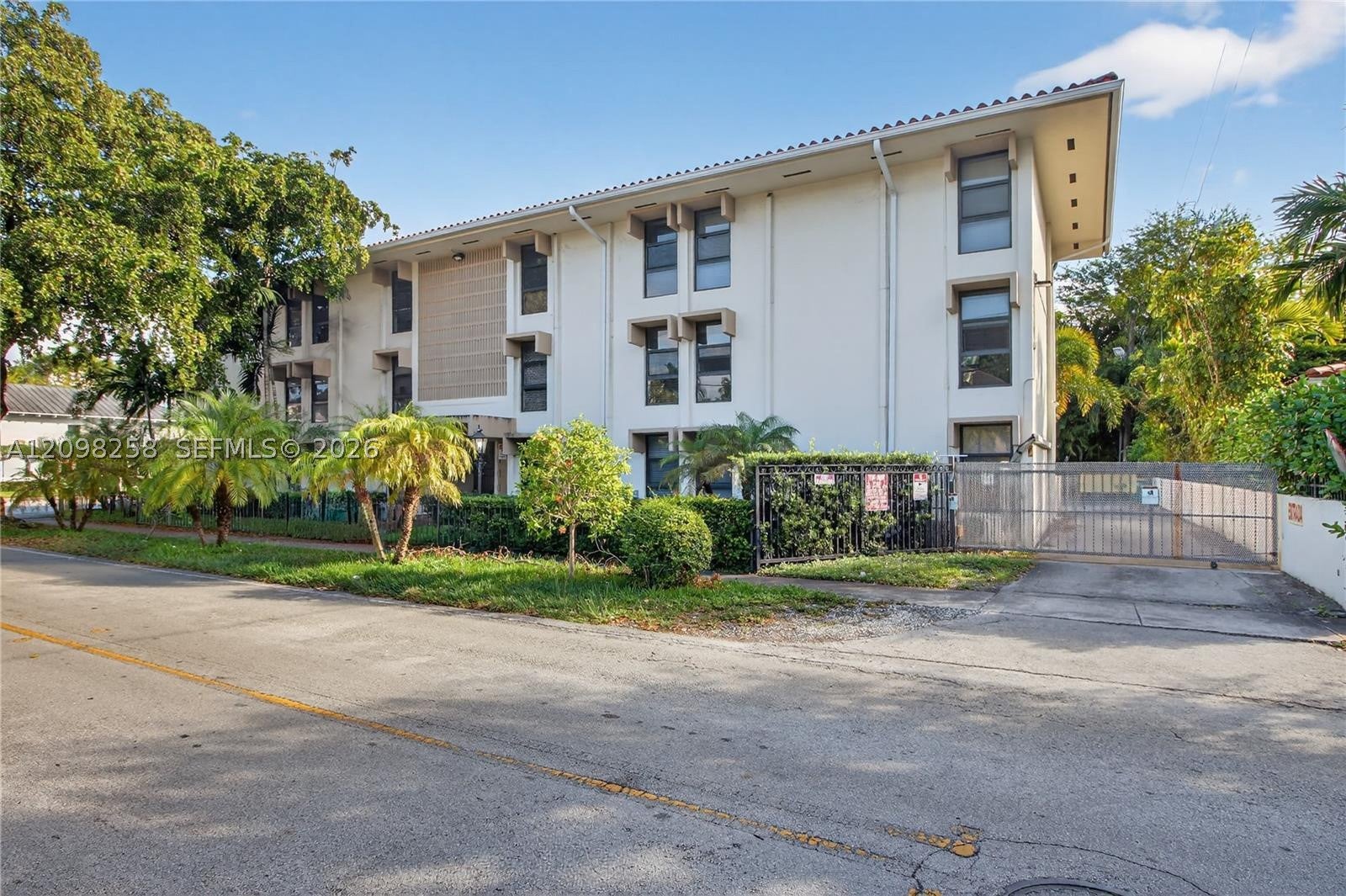 1600 S Le Jeune Rd 7