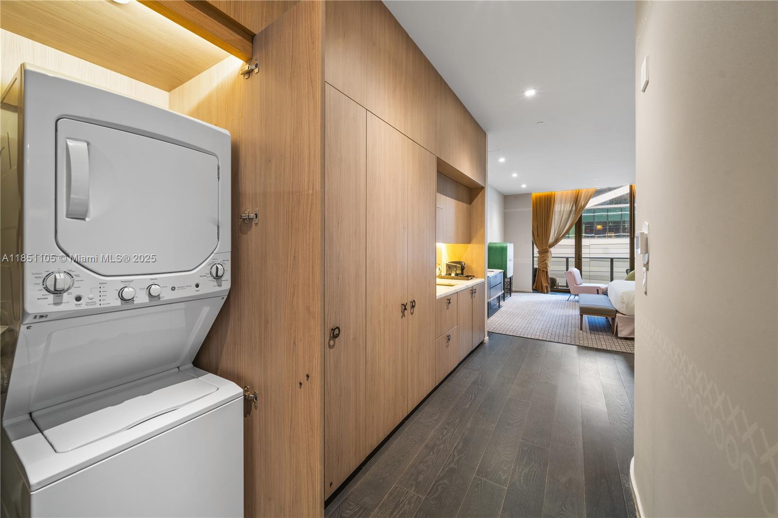 801 SMA DESIGNER SUITES C - Residential