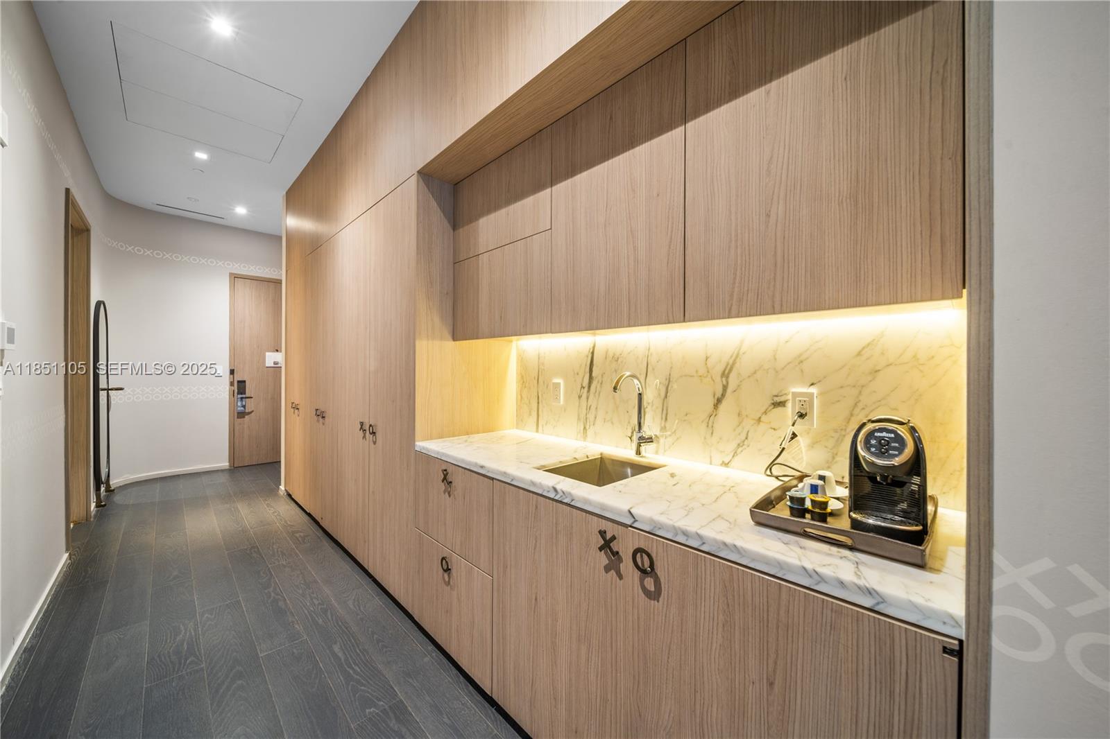 801 SMA DESIGNER SUITES C - Residential