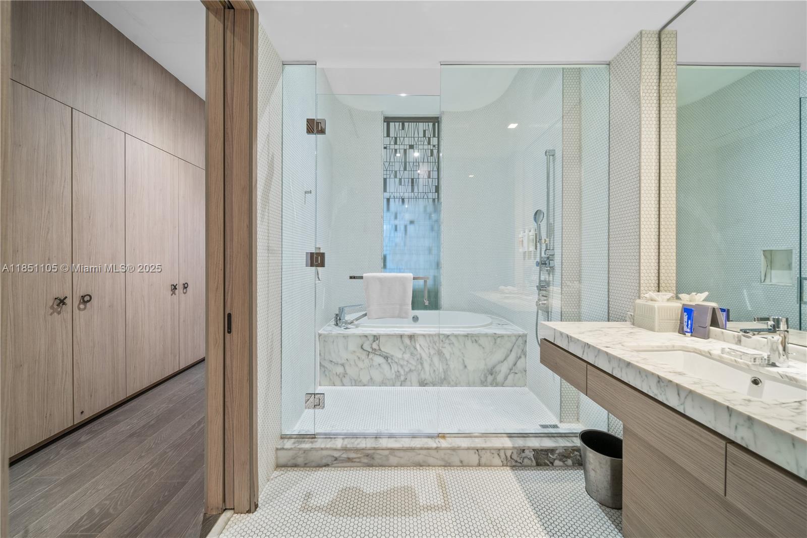 801 SMA DESIGNER SUITES C - Residential