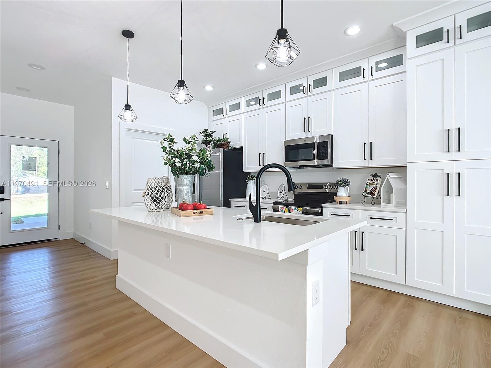 ROLLING HILLS - Residential