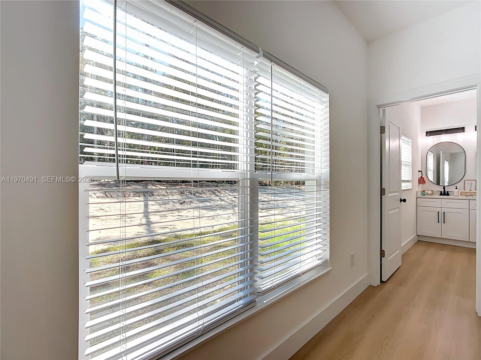 ROLLING HILLS - Residential