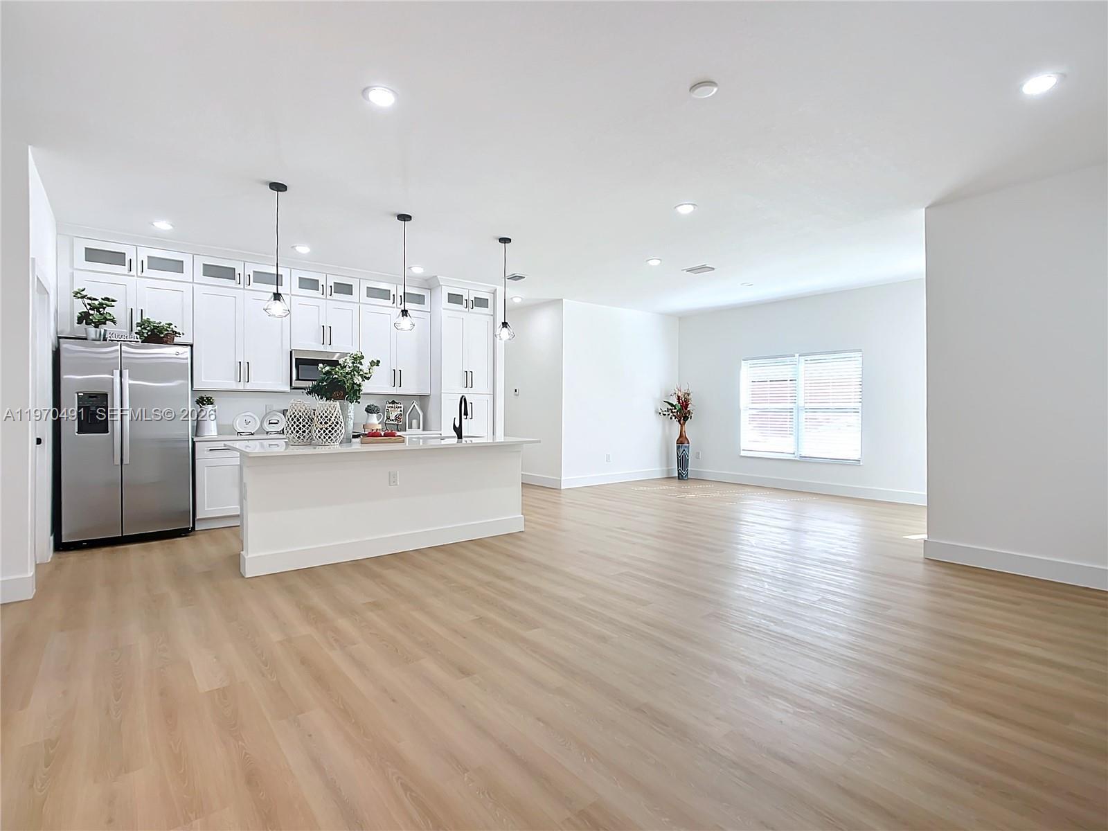 ROLLING HILLS - Residential