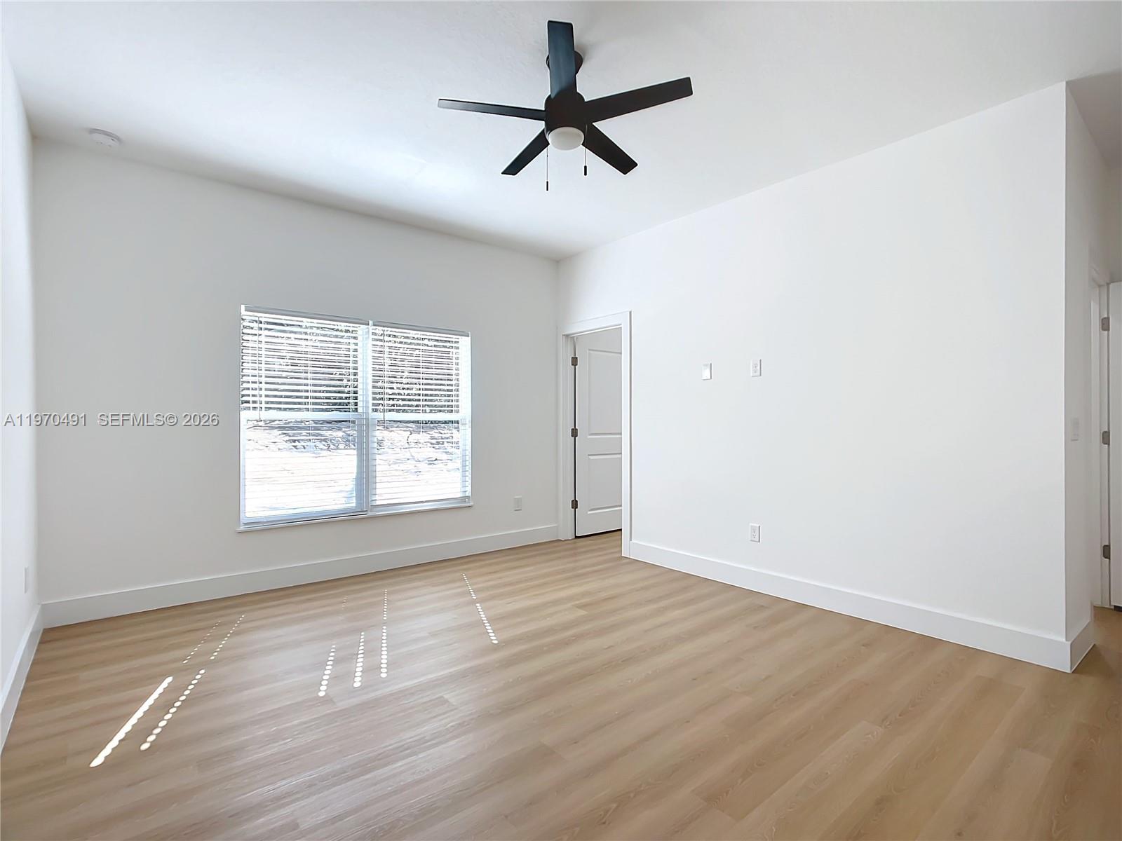 ROLLING HILLS - Residential