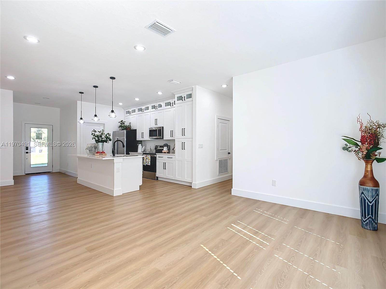 ROLLING HILLS - Residential