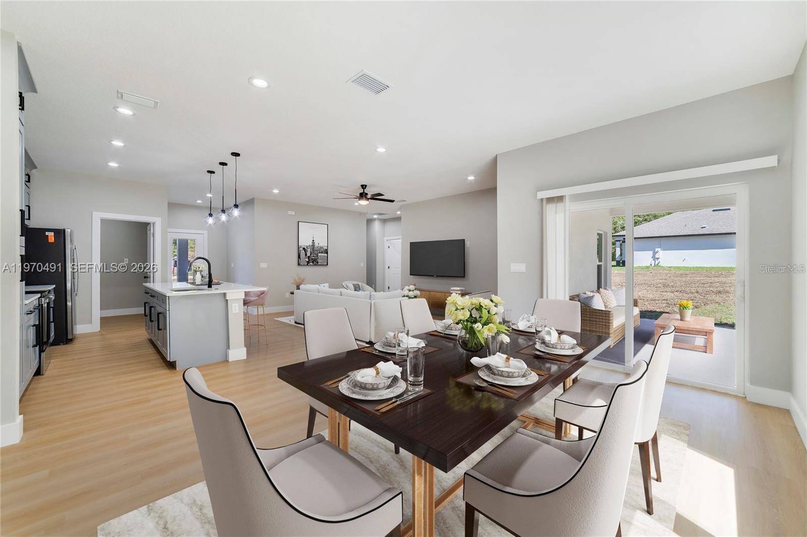 ROLLING HILLS - Residential