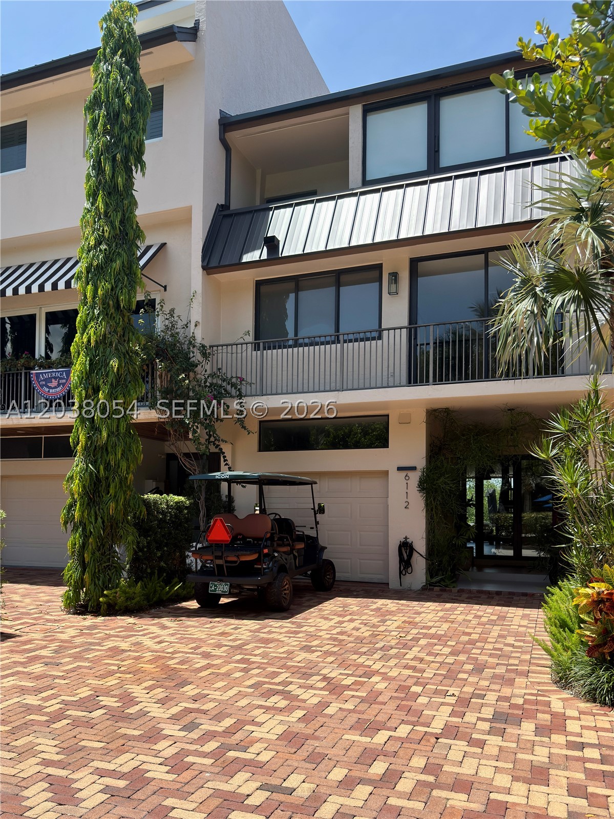 6112 Paradise Point Dr