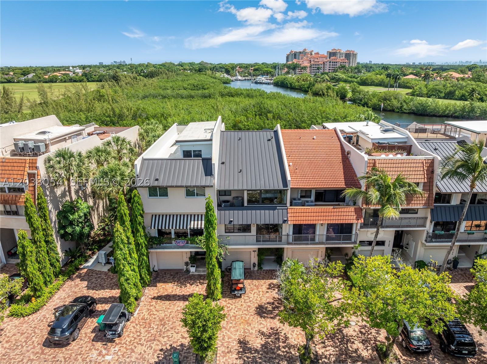 6112 Paradise Point Dr