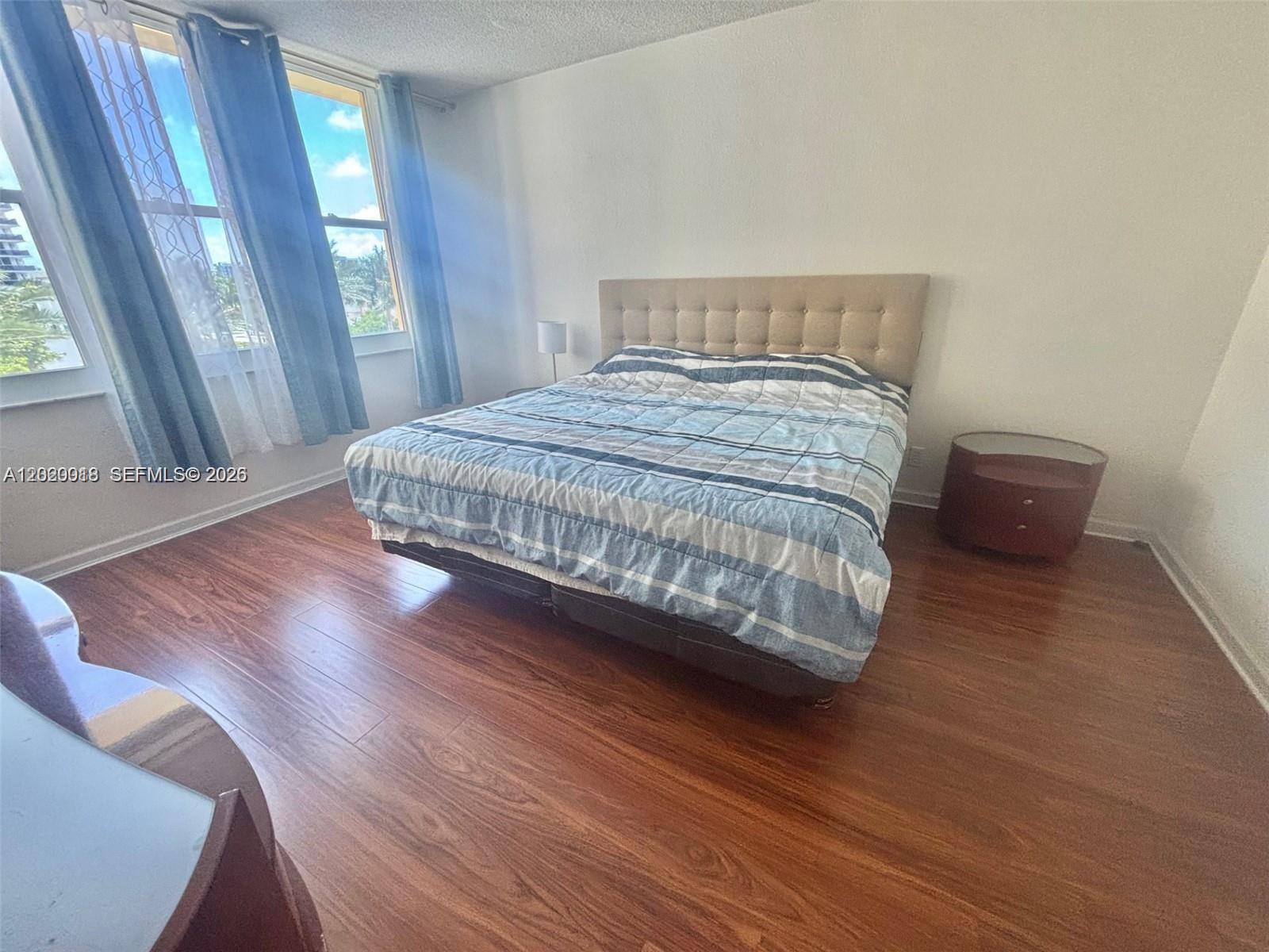 WAVE CONDO - Residential