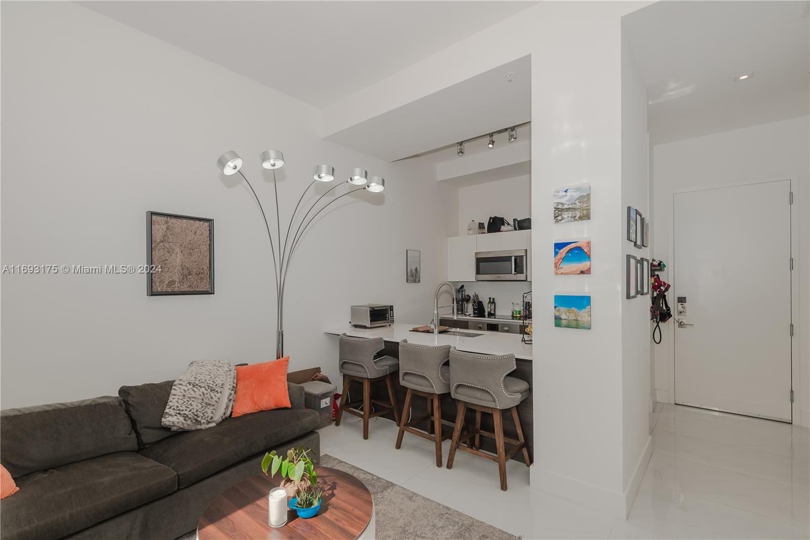 Property for Sale at 301 Altara Ave 305, Coral Gables, Broward County, Florida - Bedrooms: 1 
Bathrooms: 1  - $465,000
