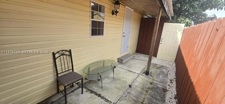 Efficiency available now!! 
Perfect for someone looking for convenience and simplicity. This unit is ready to move in and comes with everything included: water, electricity, and internet—making your monthly expenses easy to manage. Up to 2 Adults and a small child will be considered. Kitchen and bedroom are separate.