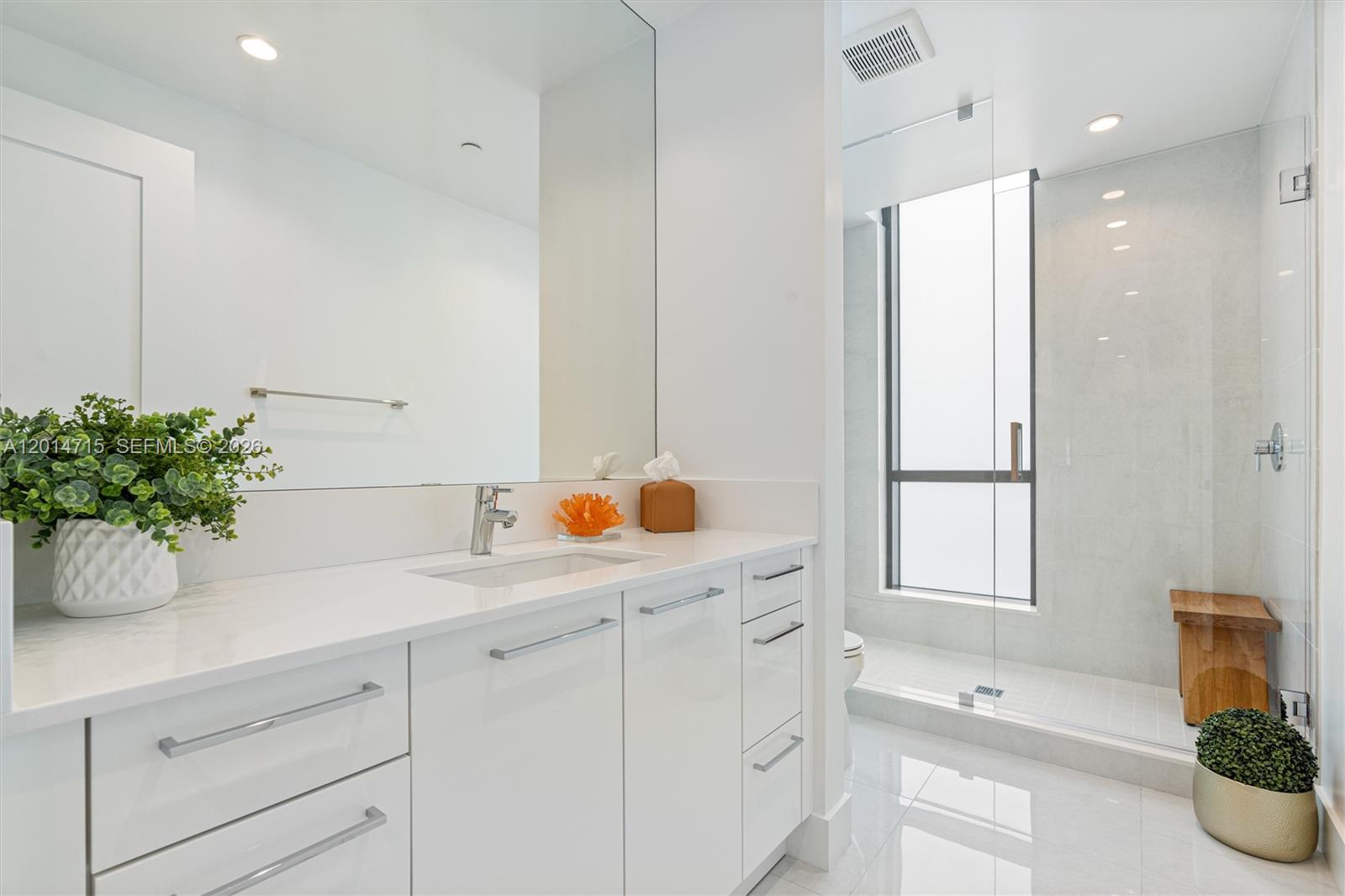 100 LAS OLAS CONDO - Residential