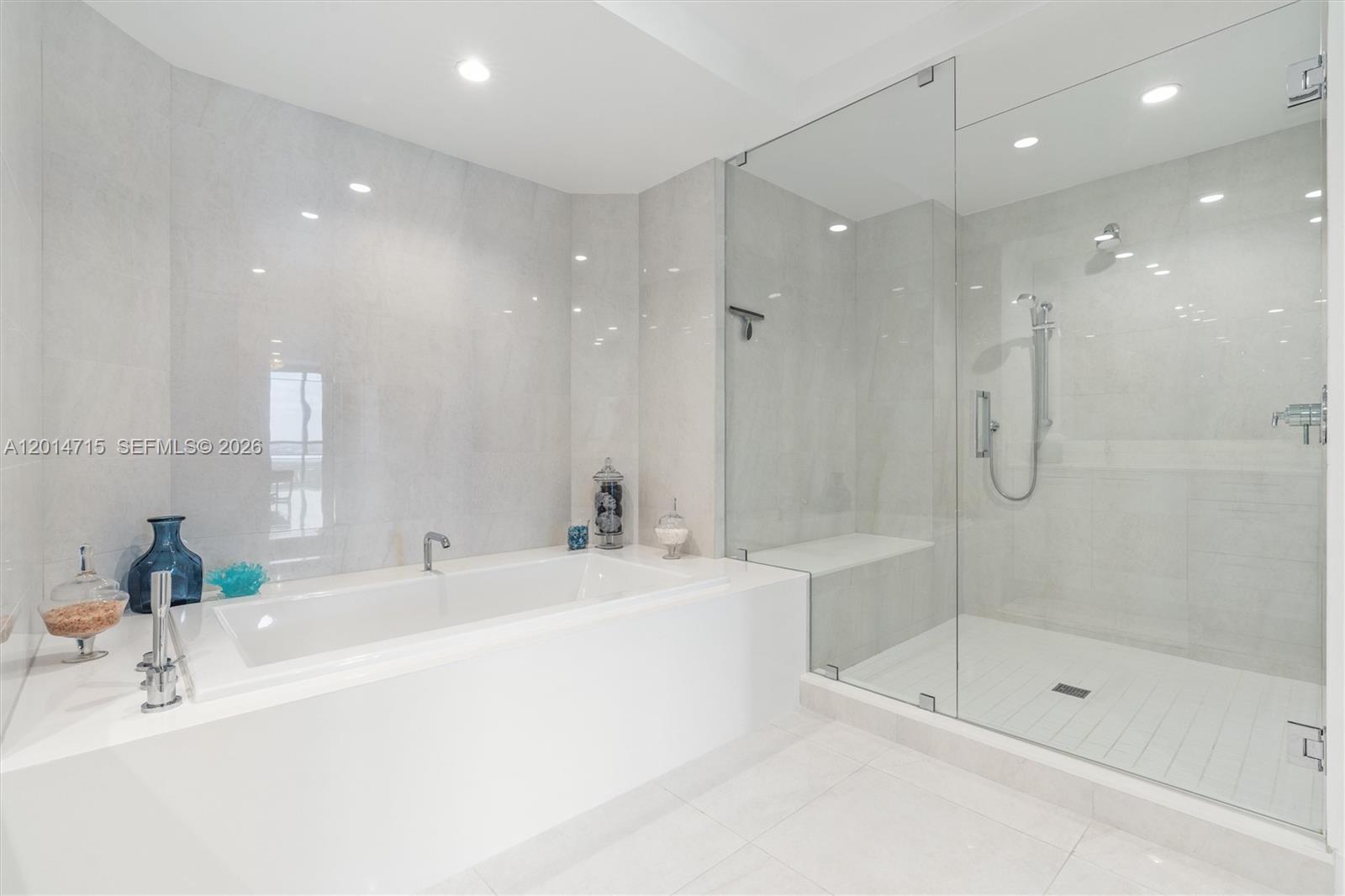100 LAS OLAS CONDO - Residential