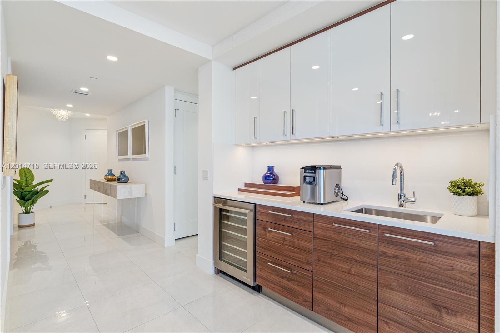 100 LAS OLAS CONDO - Residential