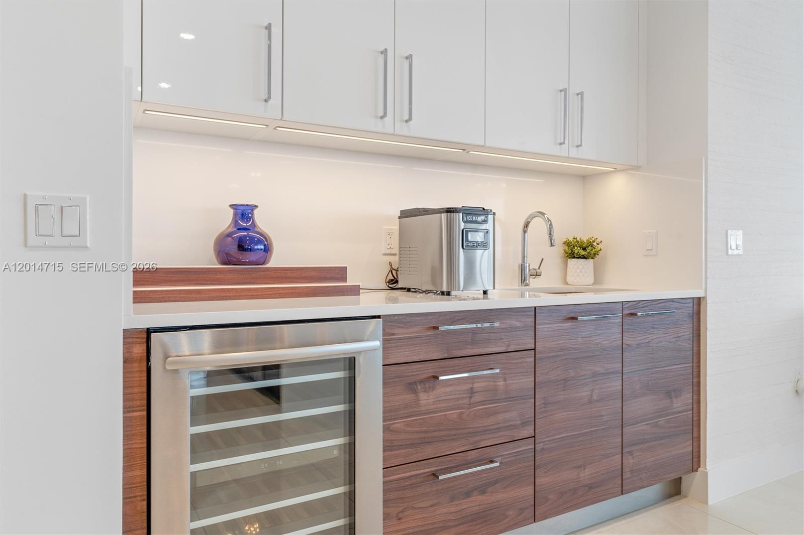 100 LAS OLAS CONDO - Residential