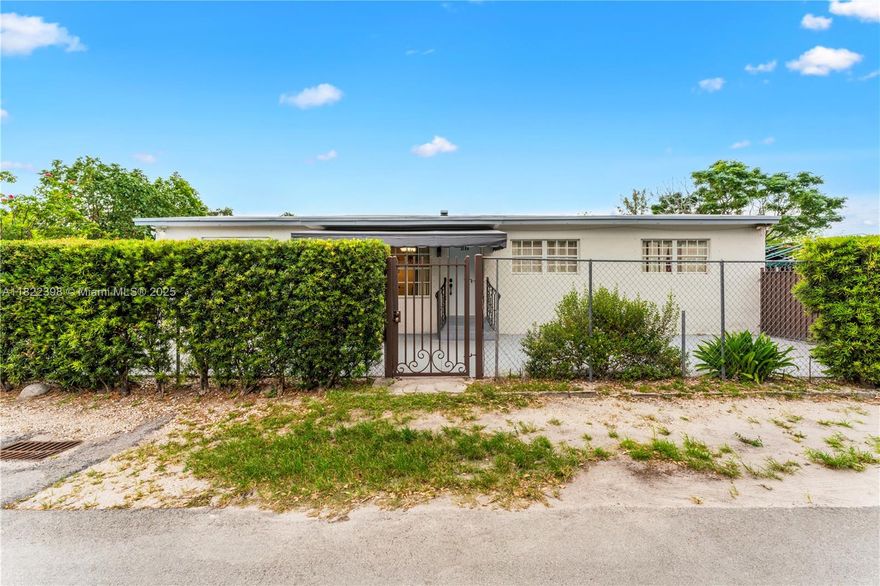 3/1 House main house and an efficiency 1/1, ideal for a large family or to share it with privacy for additional income, or a great investment opportunity for investors. Lot size 7,050 Sq. Ft. Enough space to add a mobile home.