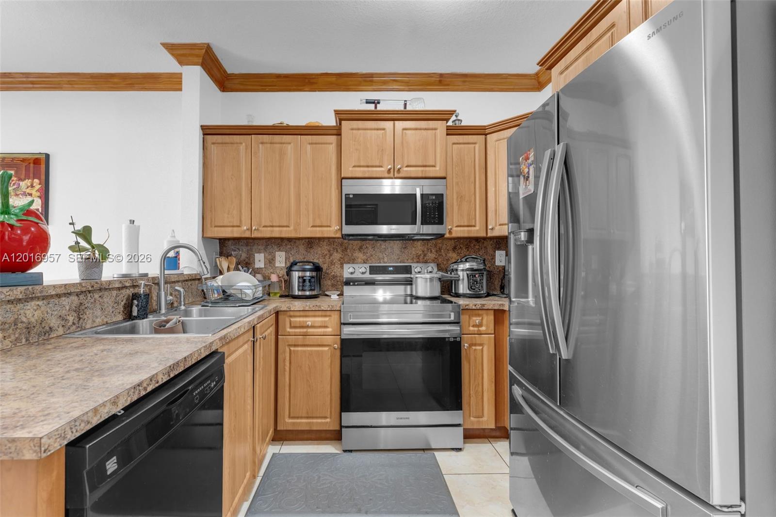 IVON CONDO - Residential