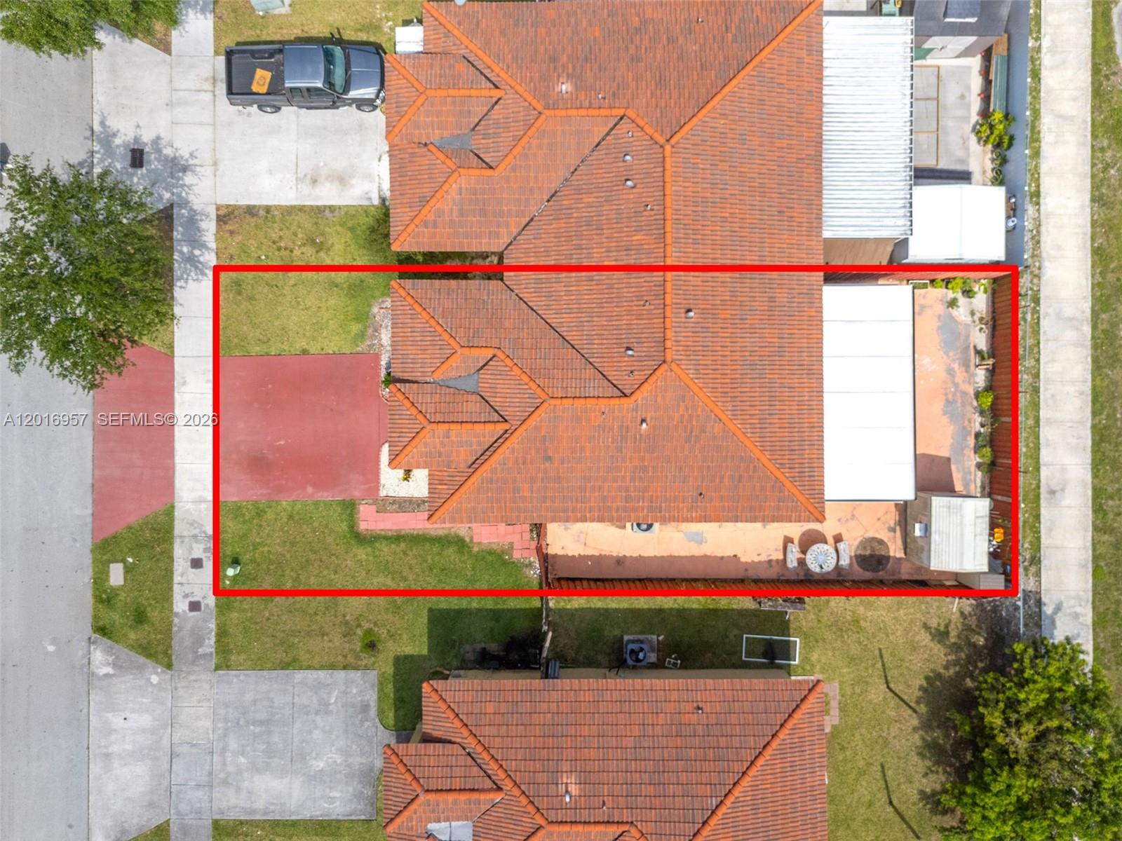 IVON CONDO - Residential