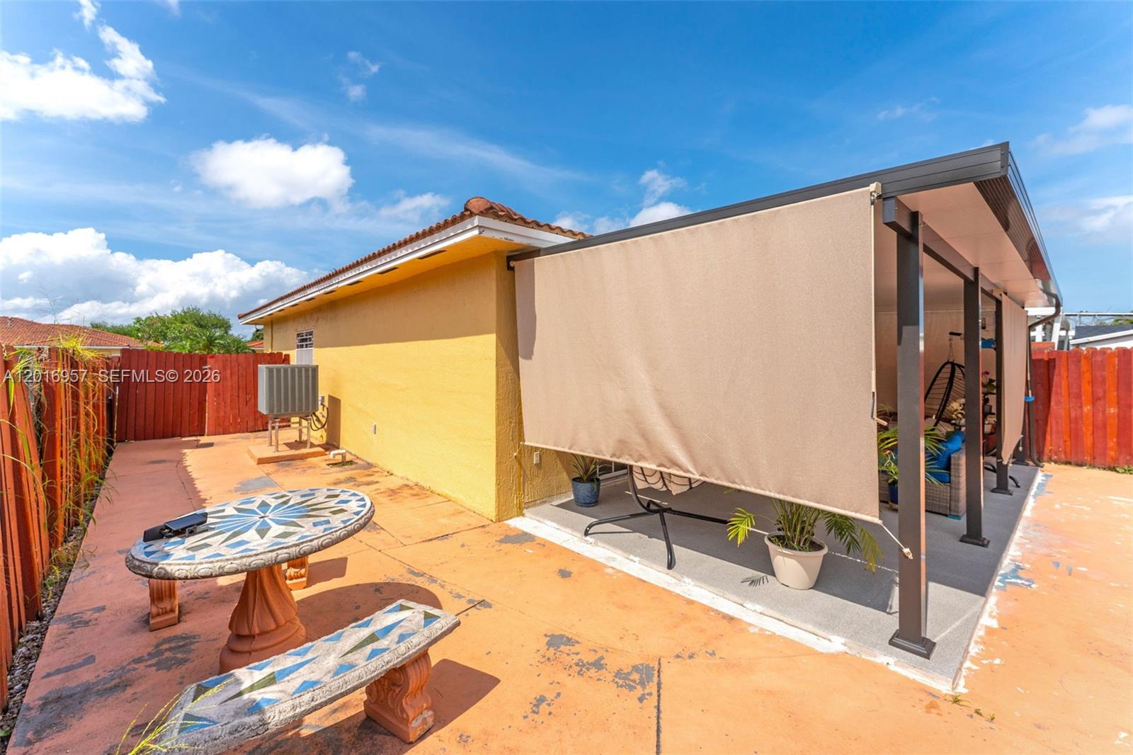 IVON CONDO - Residential