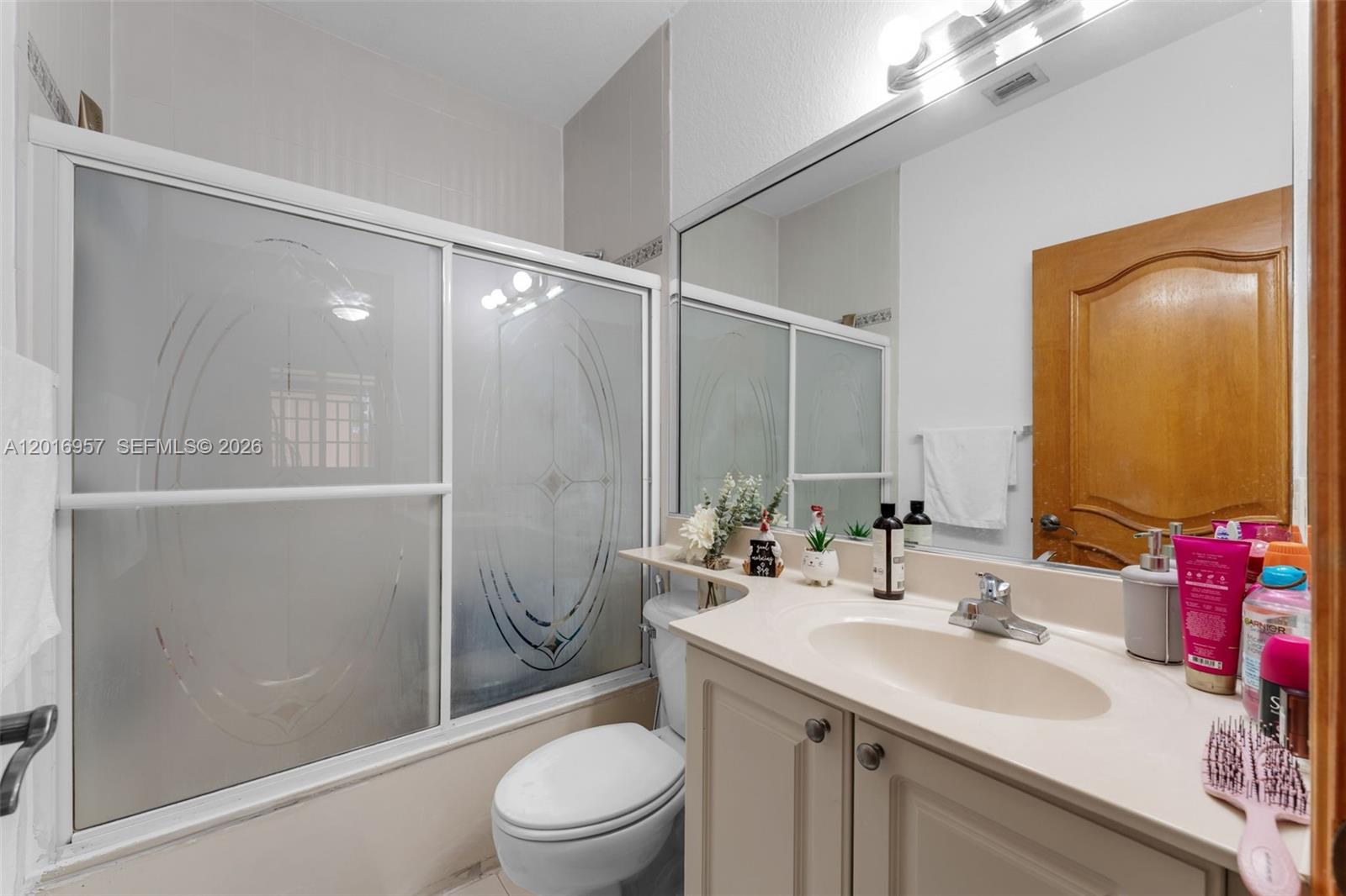 IVON CONDO - Residential