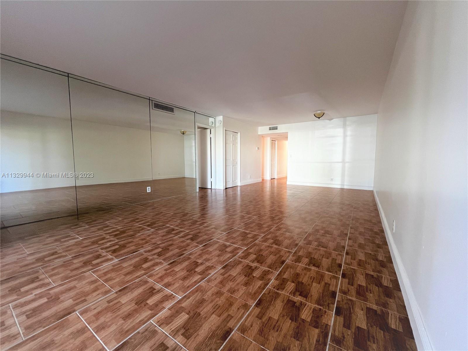 RACQUET CLUB APARTMENTS A - Residential Lease