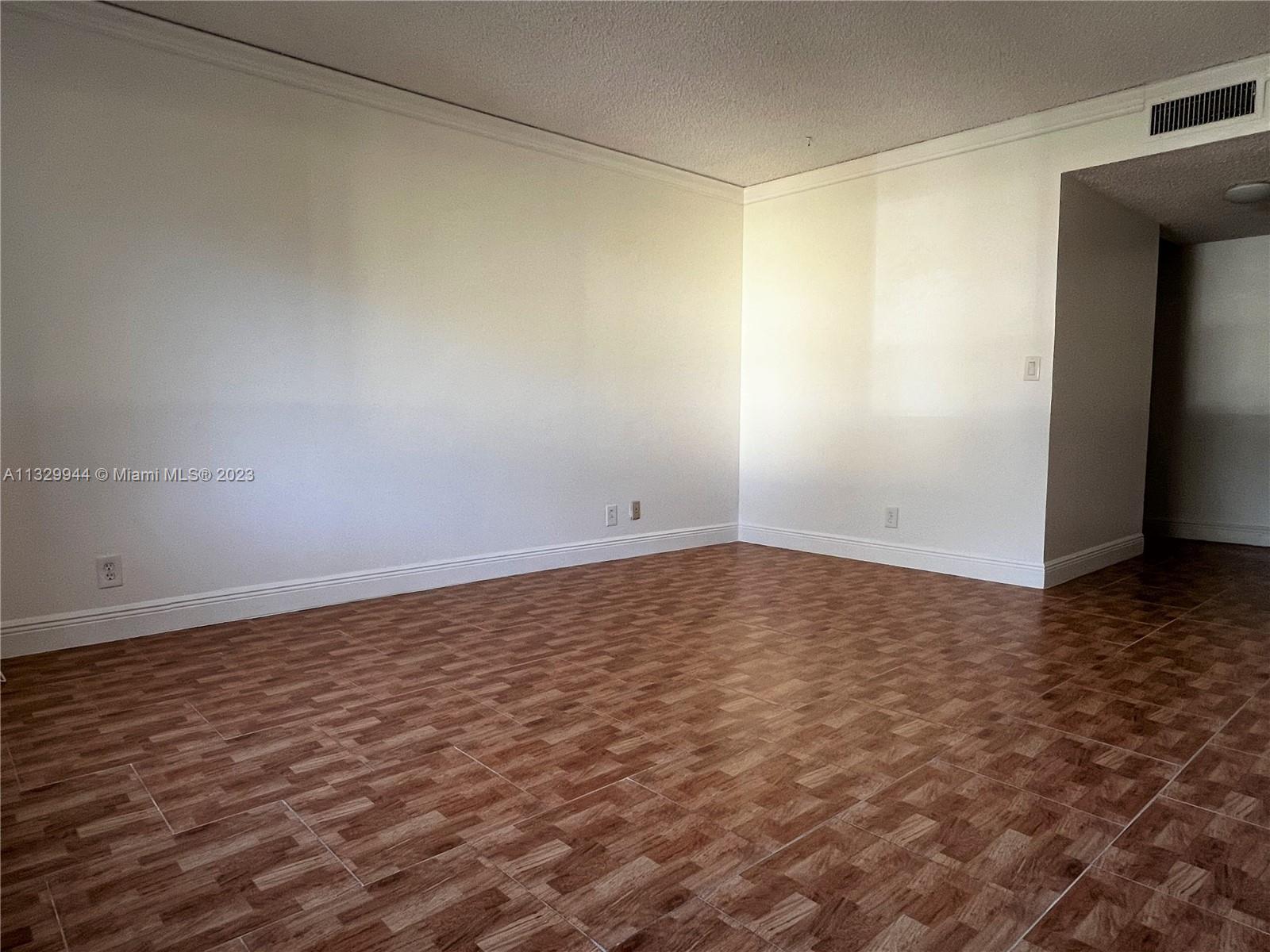 RACQUET CLUB APARTMENTS A - Residential Lease