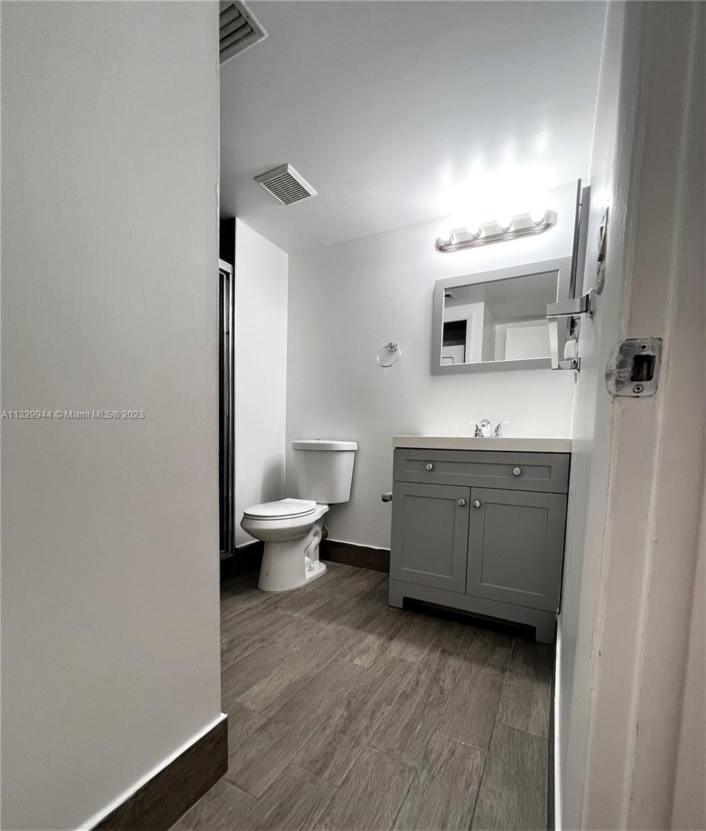 RACQUET CLUB APARTMENTS A - Residential Lease