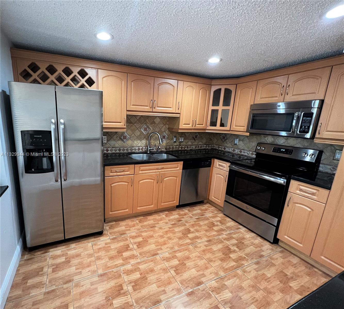 RACQUET CLUB APARTMENTS A - Residential Lease