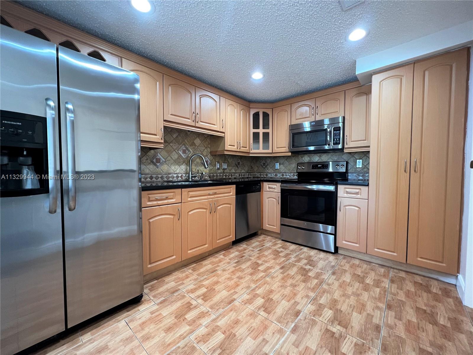 RACQUET CLUB APARTMENTS A - Residential Lease