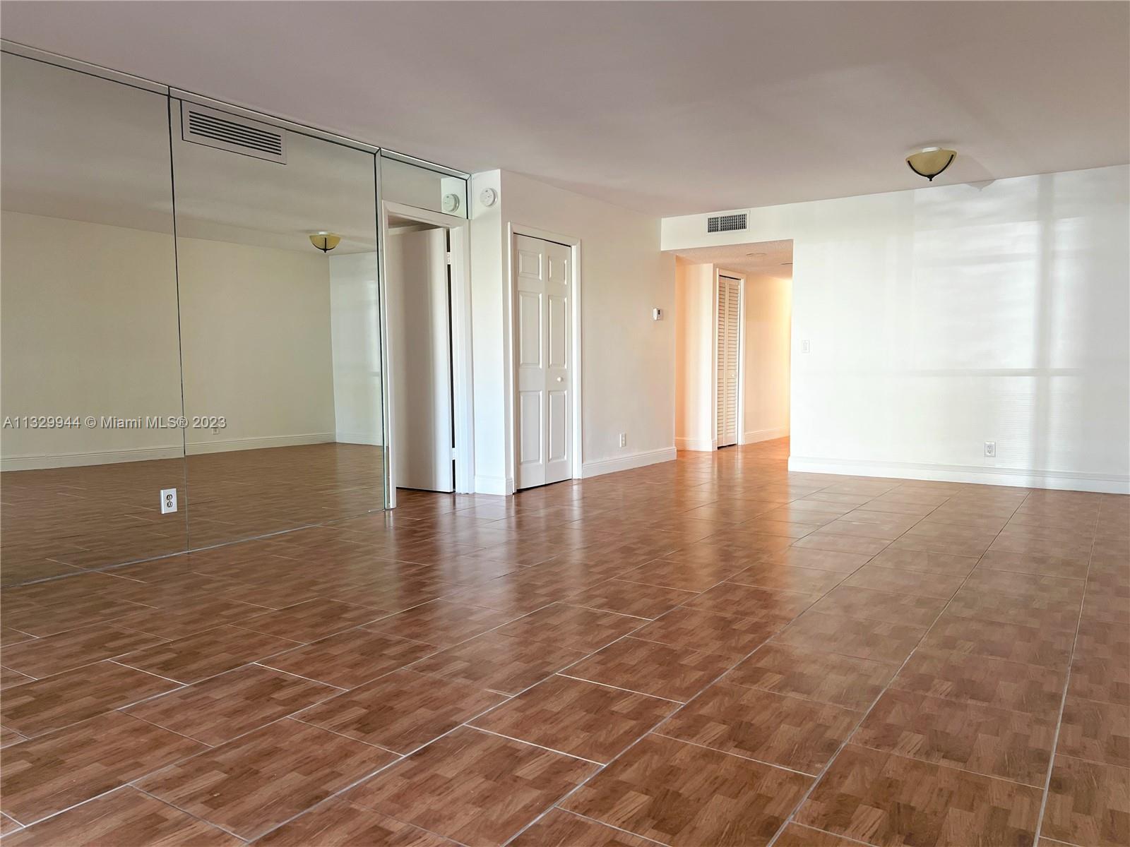 RACQUET CLUB APARTMENTS A - Residential Lease