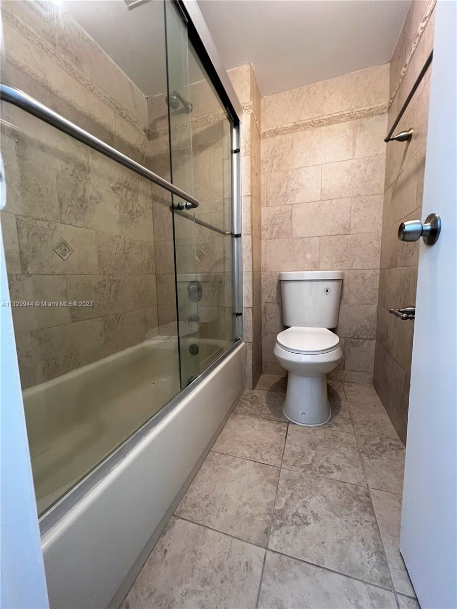 RACQUET CLUB APARTMENTS A - Residential Lease