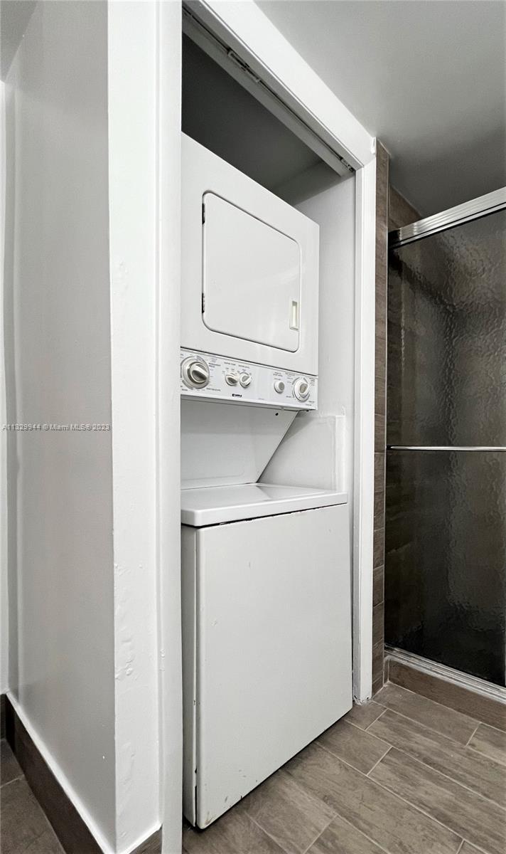 RACQUET CLUB APARTMENTS A - Residential Lease