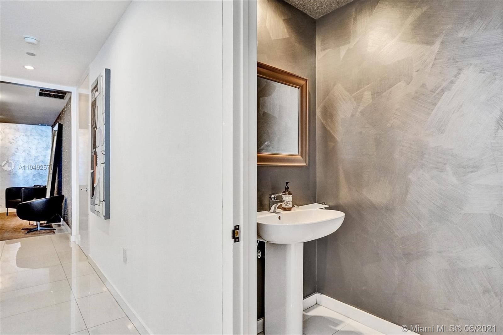 MARQUIS CONDO - Residential