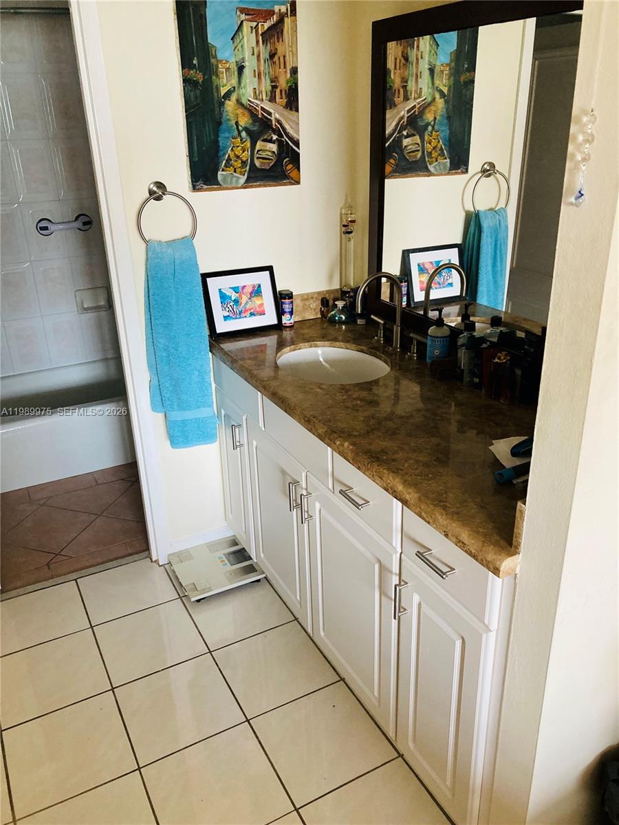 BRICKELL BAY CLUB CONDO - Residential