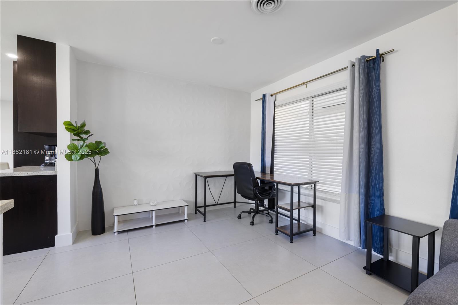 GILL ISLES - Residential Lease