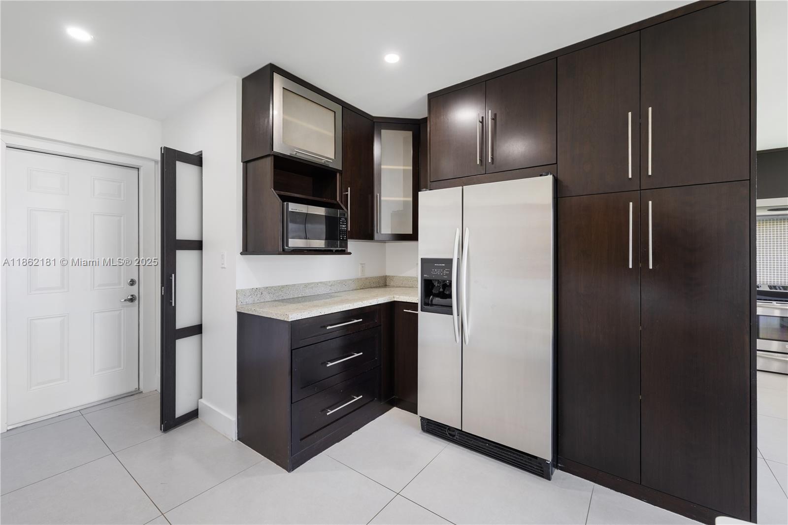 GILL ISLES - Residential Lease